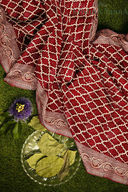 Krishna Tanna Hand Weaved Pure Georgette Nim Zari Jungla Bandhani - Tie & Dye Saree